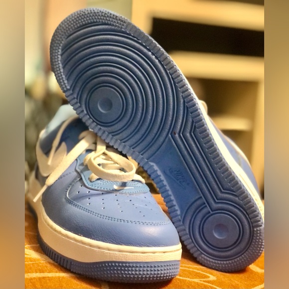 NIKE AIR FORCE 1 Low Anniversary Edition Sneakers. Retro Color: UNC Blue. - Picture 5 of 9